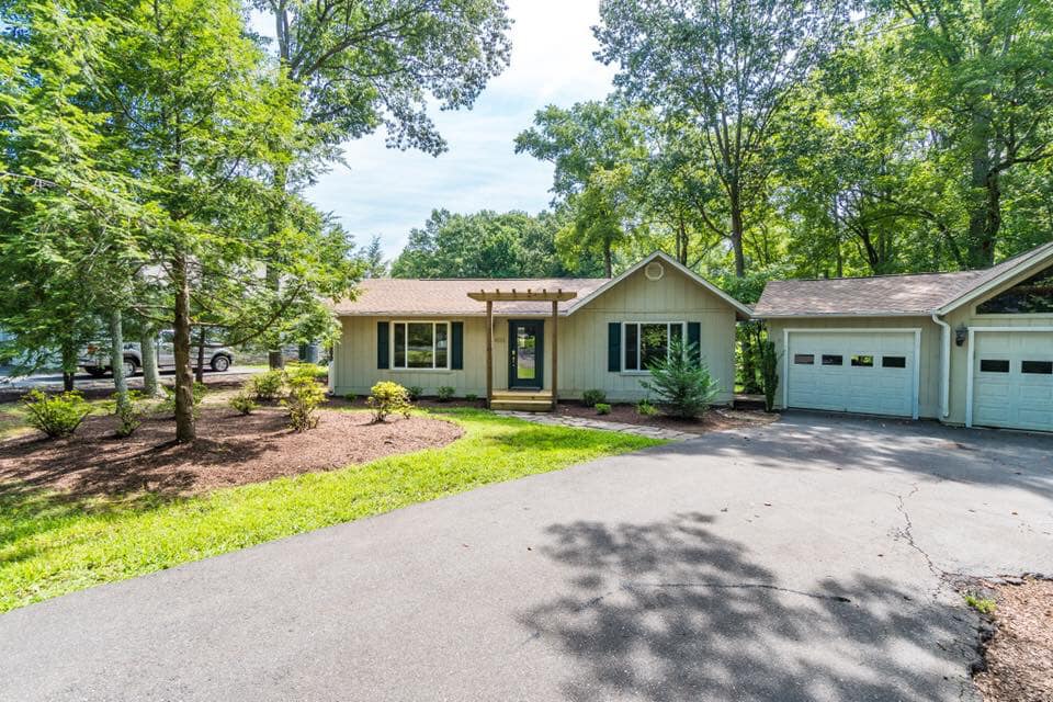 1435 Lakeview dr, Locust GroveVA